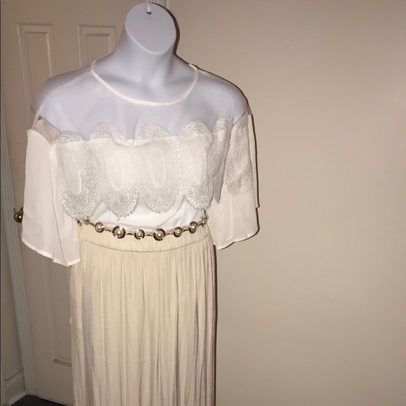 NWOT Beautiful lace and chiffon top - Picture 4 of 4